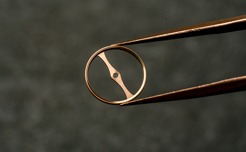 machine-decolletage-pieces-horlogerie-sur-mesure-2 machine-decolletage-pieces-horlogerie-sur-mesure-2